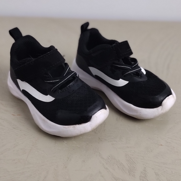 Athletic Works Shoes - Picture 2 of 9